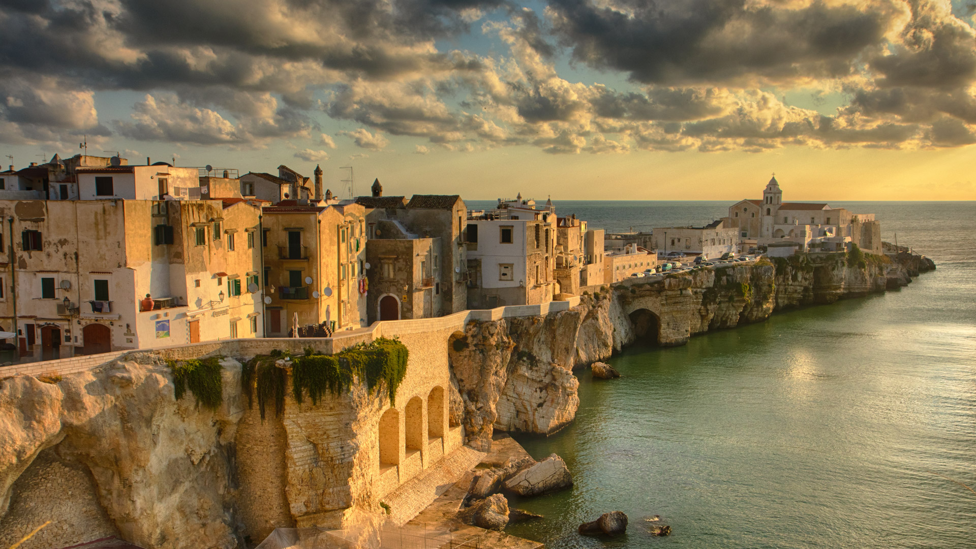 Italien - Gargano - erste Sonnenstrahlen in Vieste Italien - Gargano - erste Sonnenstrahlen in Vieste